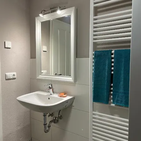 Gemuetliche Ferienwohnung, See- Und Stadtnah Homestay