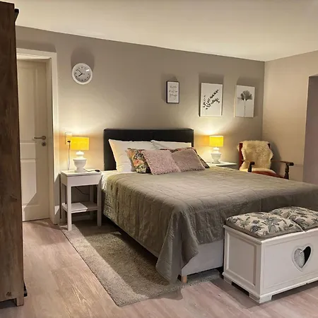 Gemuetliche Ferienwohnung, See- Und Stadtnah